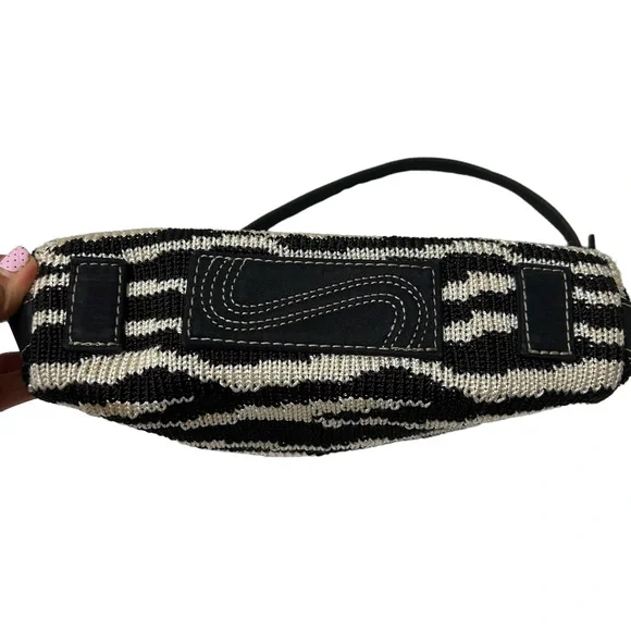 The SAK Shoulder Bag Purse Knitted Adjustable Straps Zip Top Cream Black - Picture 4 of 13